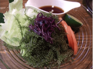 Insalata con Caulerpa lentillifera